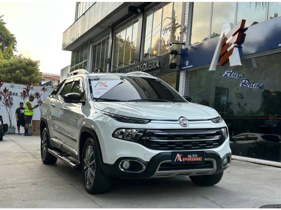 FIAT TORO 2.0 16V TURBO DIESEL VOLCANO 4WD AT9 FIAT TORO 2.0 16V TURBO DIESEL VOLCANO 4WD AT9